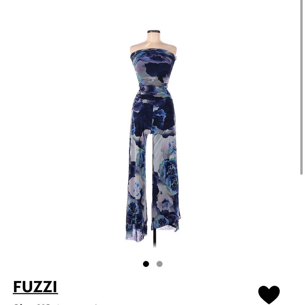 Fuzzi Jumpsuit
Amazing for a wedding
Size xs